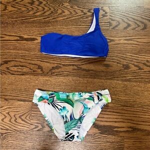 Small/size 6, 2-piece swimsuit